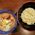 Menya Tabifuusha - 濃厚つけ麺 850円
                        つけ麺には「中盛り300g」か「追い飯」のどちらかが無料サービスになります