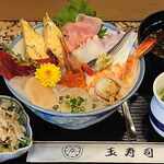玉寿司 - 玉寿司 ＠北葛西 ランチ 海鮮丼 税別1,000円 シャリ少な目でお願い デザートの自家製ゼリーも付きます