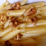 トラットリア・アルベロ - ペンネはチーズクリームとクルミが絶妙。