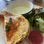 アフタヌーンティー・ティールーム - 右下は、リンゴンベリーのソース。昨年だったか、一昨年だったかのブルーベリーソースの方が良かった。