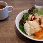 Kapurichoza - スープ(ミネストローネ)とサラダ(盛り付け下手ですみません)