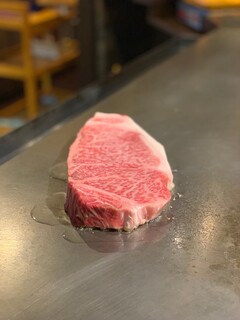 SAI.teppan - その日一番良いお肉を仕入れ、店内で丁寧にカットします！！