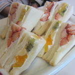 フルーツパーラーフクナガ - サンドイッチ(ハーフ&ハーフ/\800-)