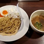 麺屋 和とわ - 超濃厚辛煮干し鶏つけ麺　味玉入り全景