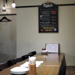 囲炉裏バル カルボ - 店内：テーブル席