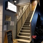 囲炉裏バル カルボ - 外観：こちらの階段から2階へ