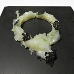 レフェルヴェソンス - 世界を逆から眺めてみたら～アオリイカの刺身とそのイカスミのクリスプ・カリフラワー・熟鮓の「飯」とライム