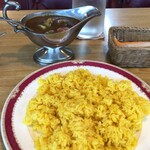 ベンガル亭 - 黄金色のサフランライスと野菜たっぷりのルー