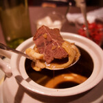 紅花別館 - （ビーフココット 1900円）　ココットから少しづつすくってかけよお！ 　保温性がよくていつまでもアツアツ♥