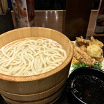 Marugame Seimen - カマアゲビンボー！　
                        釜揚げうどん 得サイズ＋半熟玉子天＋かしわ天＋ちくわ天！