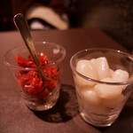 紅花別館 - 味変は、辣韮、福神漬