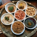 HOSHINOYA Guguan - 薬味7種：とびこのXO醤・豆腐の味噌漬・落花生・桜海老・ピータン・魚のフレーク・蒸し鶏