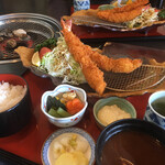 Maeshibakan - 2人共、大海老フライ定食1650円。