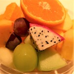 澤光青果 - フルーツ盛り合わせ。いろんな種類がちょっとずつ入っているのがうれしい！