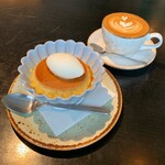 DRAWING HOUSE OF HIBIYA - 北海道”玉艶卵”のこだわり焼きプリン
            ソルティーなミルクアイス添え（800円）
            カフェラテ（650円）