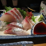 岸田屋 - 天然シマアジ刺し(８００円）