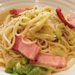 焼酎道楽　甑 - ベーコンと春キャベツ、アンチョビのパスタ