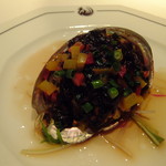 ヘイフンテラス - 活鮑の黒豆ソース蒸し 春雨と共に