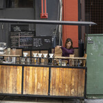 Roast Coach Coffee Bar - 店舗全景（もちろん写真撮影許可を得ています）。フードトラックではないこの屋台感も、可愛い！とアメリカ人には人気の様です。