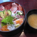 やまひこ鮨 - 海鮮丼 お椀付　1,000円