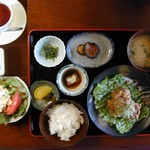 古今 - 参の膳（鶏唐揚げはちみつポン酢／紅茶（温）（レモン））(1100円)(2012/04/24)