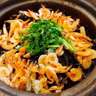 We always have 5 to 7 types of our famous "Kamameshi (rice cooked in a pot)" available.