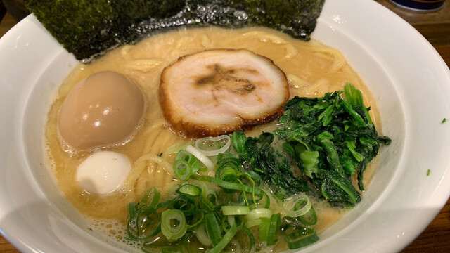 料理的照片: Yokohamaiekeiramentatsunoya[食べログ]（繁體中文）