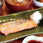 満天食堂 - 【期間限定】銀鮭ハラミの甘塩焼定食