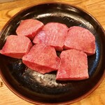 炭火焼肉バル AGITO HIRAO - 特選厚切りタン塩（１５８０円 税別）