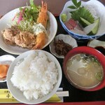 千里食堂 - 月曜日替り:Dランチ/刺身･海老フライ･唐揚げ