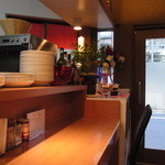 グラシア - カウンターから入口の方を拝む