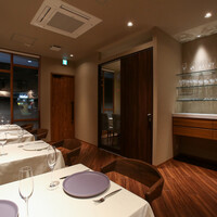 ITASHI - 店内3(夜)