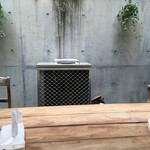 洋食の朝日 - テラス席のヒーター