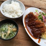 洋食の朝日 - トンカツ・デミソースに変更