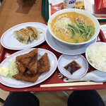 ラーメン魁力屋 - 担坦麺 750円
            ハムカツ定食 250円
            餃子 三個 150円