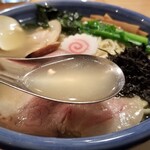 setouchi noodle ねいろ屋 - はまぐりの潮らーめんのスープ