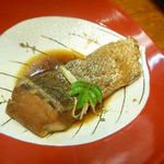 寿し割烹 司 - 魚の煮物・・ナンだったかなこのお魚。薄い切り身でした。お味はイマイチだそうです。