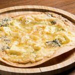 HAPPY DINNING joie - はちみつとチーズのピザ