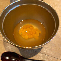 紀尾井町 三谷 - 利尻昆布の出汁の中に北海道厚岸産の馬糞うに