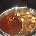 二十四節氣 - 辛いスープと普通のスープが。普通のスープでもガッツリ薬膳