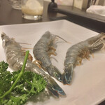 二十四節氣 - 追加具材のエビ。気仙沼のフカヒレなども火鍋に合う