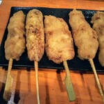 串之家 - 串之家盛合せ　串揚げ5本！衣はごりごり硬めで脂っこい。ももとつくねが美味い！