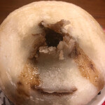ぶたまん屋さん - 更にソースをたっぷりと