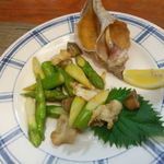 小田茂信の店 - 貝とアスパラバター炒め
