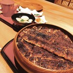 鰻う おか冨士 - 鰻の長焼が三尾乗ってる！！！！！