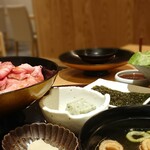 Ro-Sutobi-Fu Tawaraya - ローストビーフ丼御膳 & ランチ限定・10種ベビーリーフと季節野菜のフレッシュサラダ