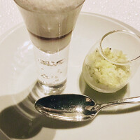 レフェルヴェソンス - 左: シマエビ　ゆり根　レモン　右: キウイ　日本酒