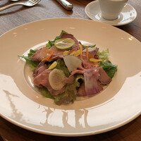 Le Studio - 短角牛のローストビーフ　サラダ仕立て