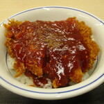 かつや - 赤辛カツ丼（梅）80ｇロース使用 590円（税別）。　　　　　2020.03.02