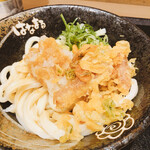 Hanamaru Udon - おろししょうゆに揚げカス入れて。いかにもゲソ揚げの揚げカスが中々美味。